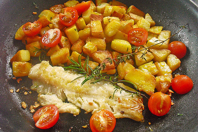 Seelachsfilet auf mediterranen Kräuterkartoffeln von TakeOff| Chefkoch Seelachsfilet auf mediterranen Kräuterkartoffeln von TakeOff| Chefkoch