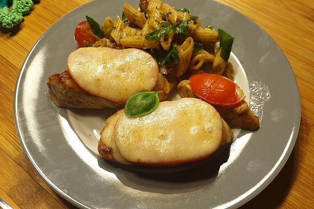 Putensteak mit Tomaten und Käse überbacken von hänchenwilli| Chefkoch