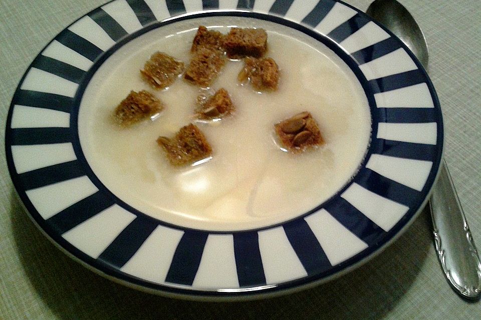 Saure Milchsuppe mit Röstkartoffeln aus dem Waldviertel