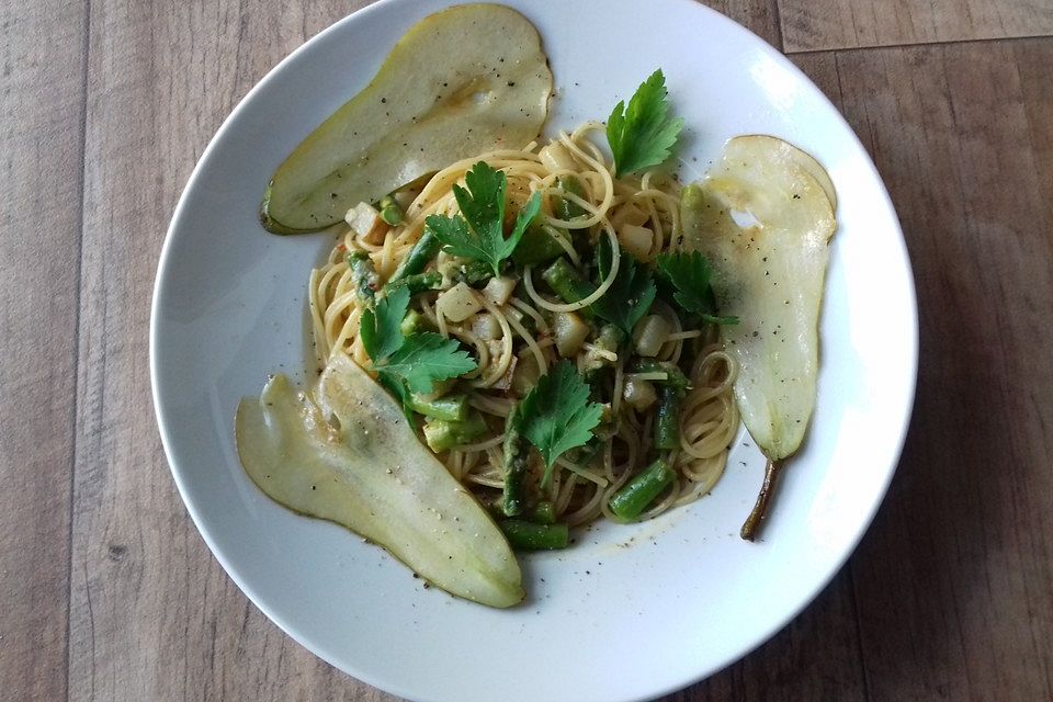 Grüner Spargel in Spaghetti