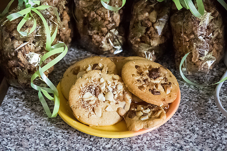 Super Chunk Cookies