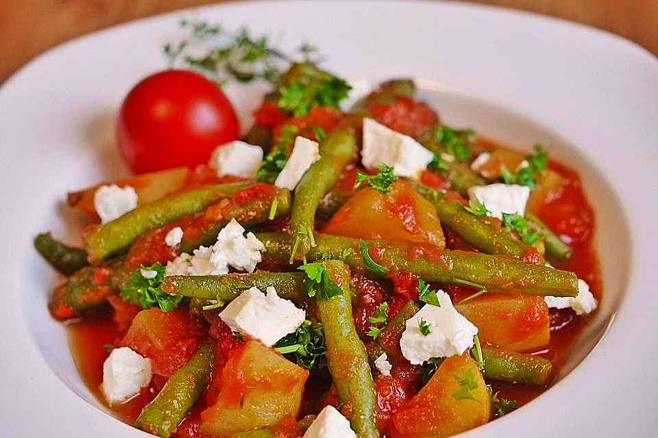 Grüne Bohnen in Tomaten-Öl-Sauce mit Kartoffeln