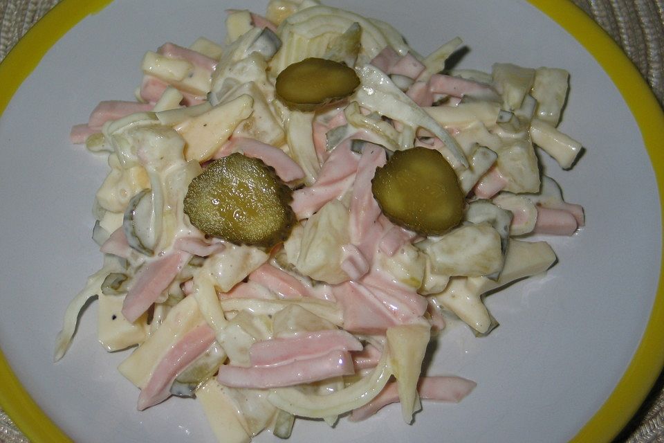 Bunter Käse - Wurst - Salat