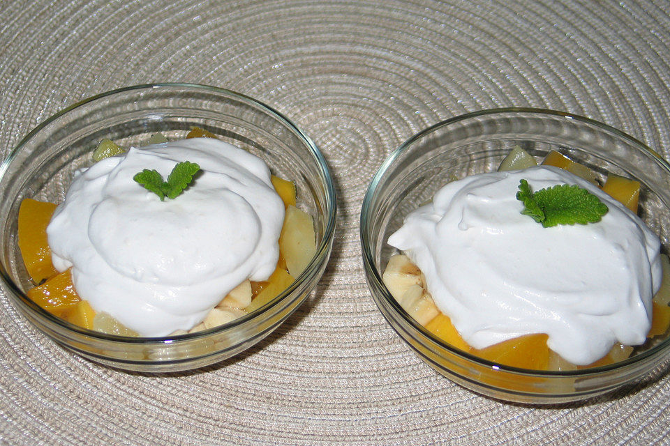 Obstsalat mit Kokossahne