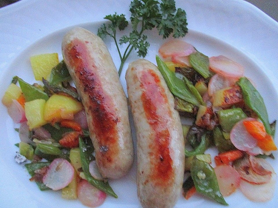 Bratwurst - Kartoffelpfanne mit Gemüse und Sauerrahm| Chefkoch