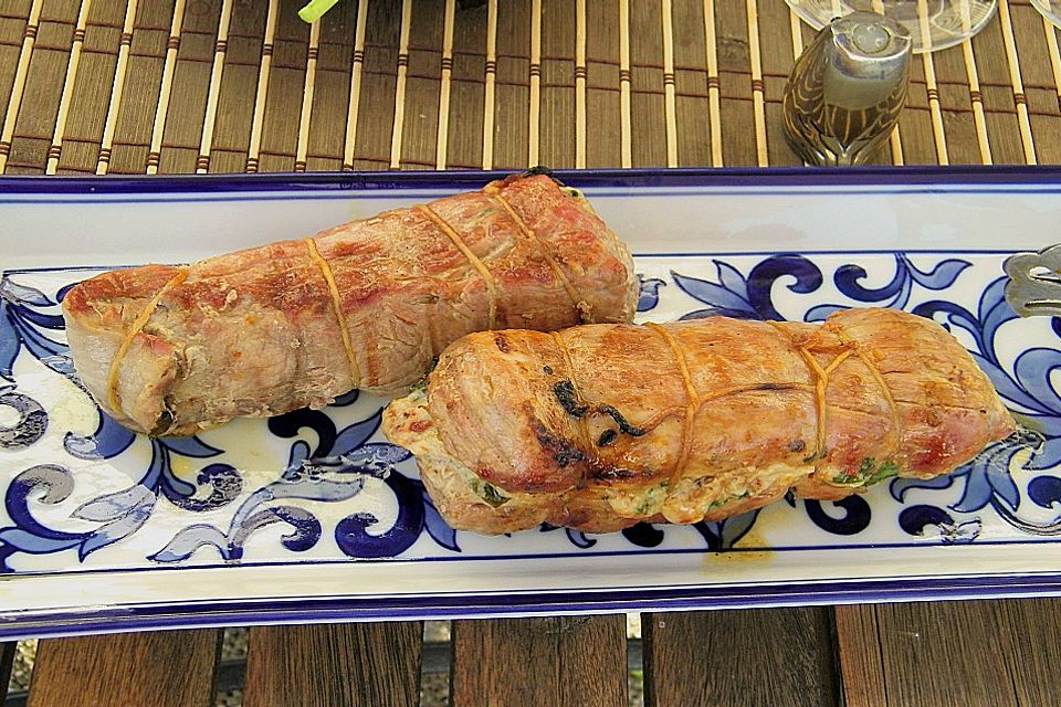 Schweinefilet mit Basilikum - Pecorino - Füllung