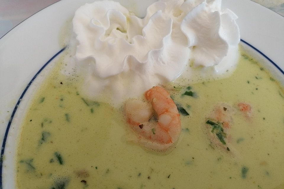 Bärlauchsuppe mit Garnelen