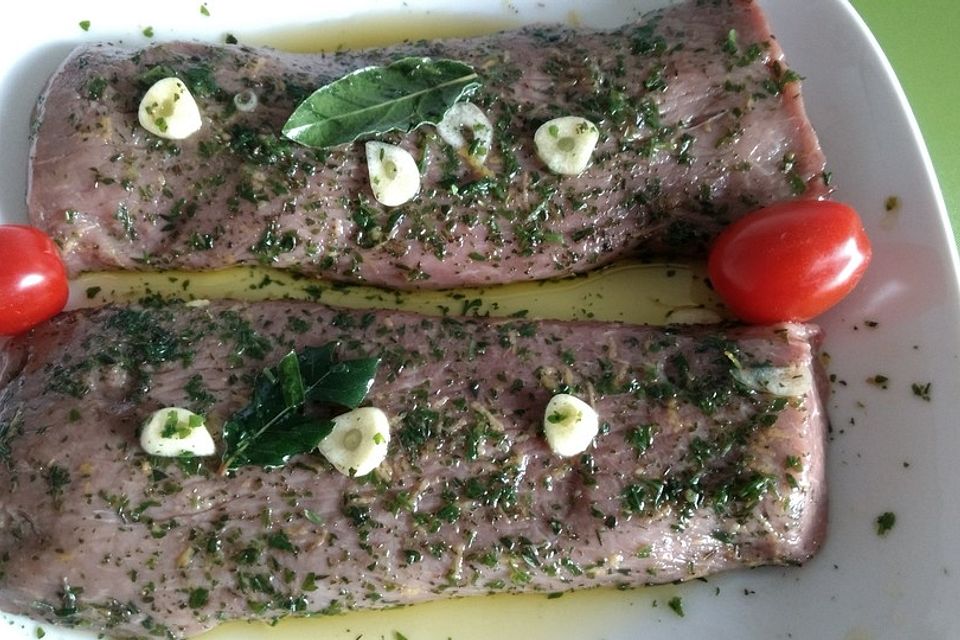 Lammlende in Kräutermarinade auf Julienne -  Gemüse