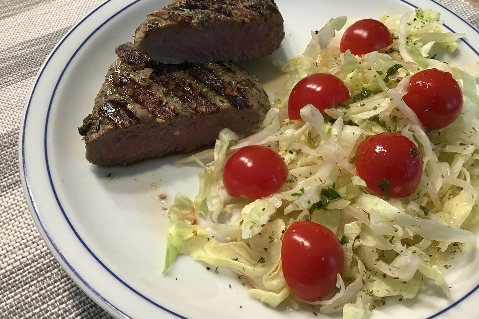 Lammlende in Kräutermarinade auf Julienne -  Gemüse