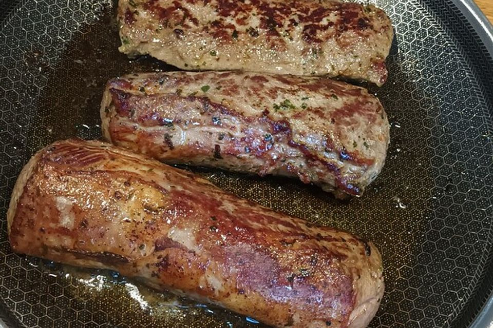 Lammlende in Kräutermarinade auf Julienne -  Gemüse