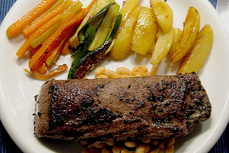 Lammlende in Kräutermarinade auf Julienne -  Gemüse