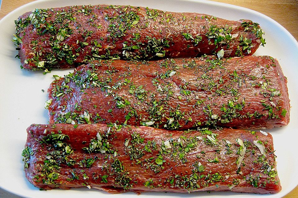 Lammlende in Kräutermarinade auf Julienne -  Gemüse