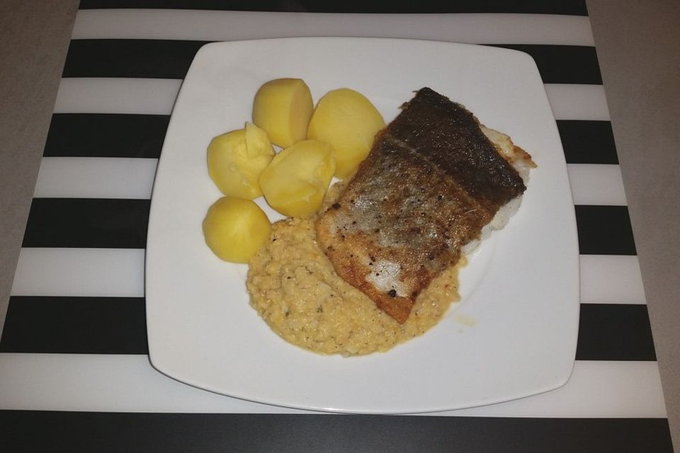 Sahnelinsen mit gebratenem Zander