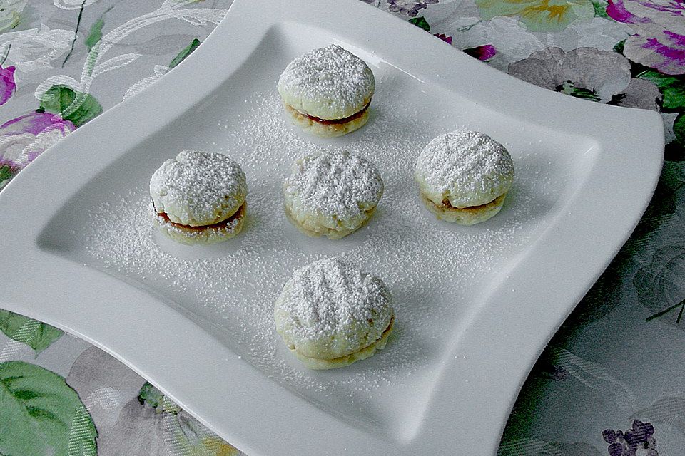 Gefüllte Kekse mit feinem Kokosnussgeschmack