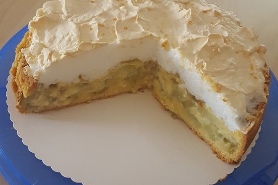 Rhabarberkuchen mit Vanillepudding und Baiser