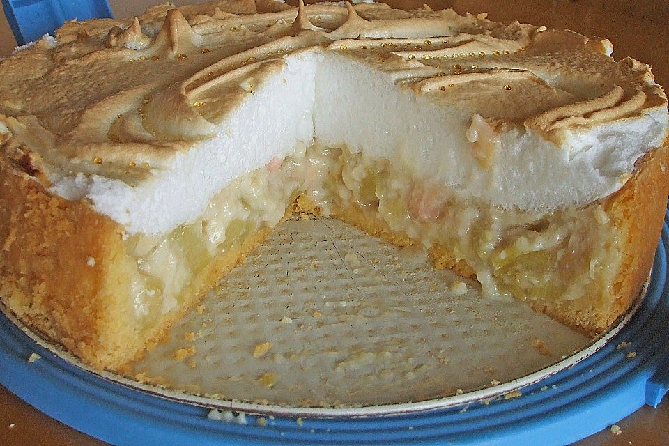 Rhabarberkuchen mit Vanillepudding und Baiser