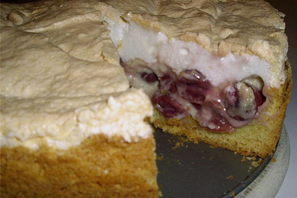 Rhabarberkuchen mit Vanillepudding und Baiser