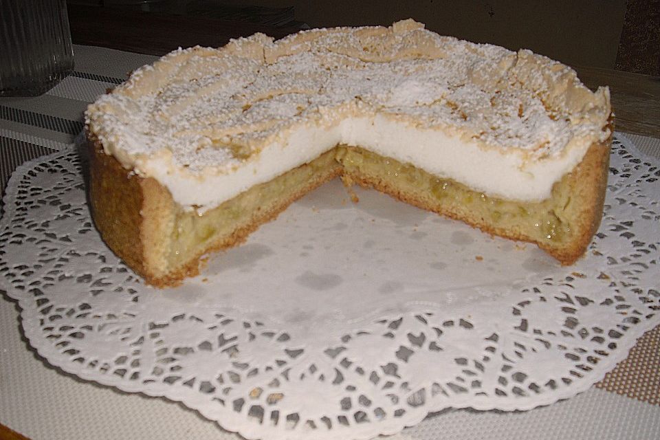 Rhabarberkuchen mit Vanillepudding und Baiser