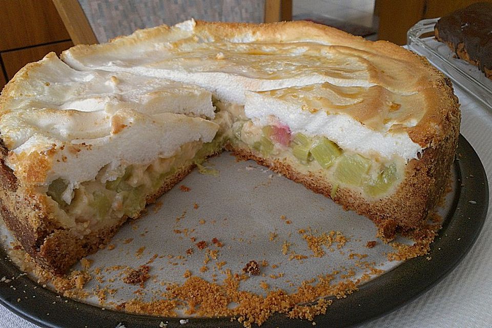 Rhabarberkuchen mit Vanillepudding und Baiser