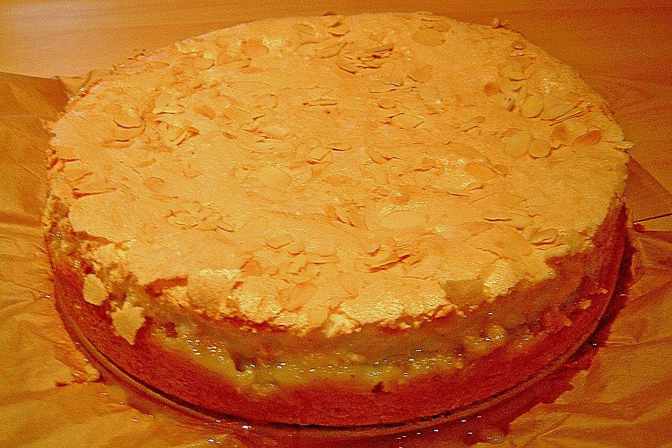 Rhabarberkuchen mit Vanillepudding und Baiser