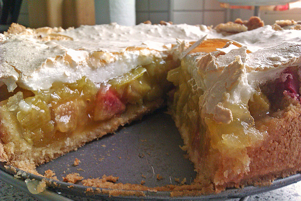 Rhabarberkuchen mit Vanillepudding und Baiser