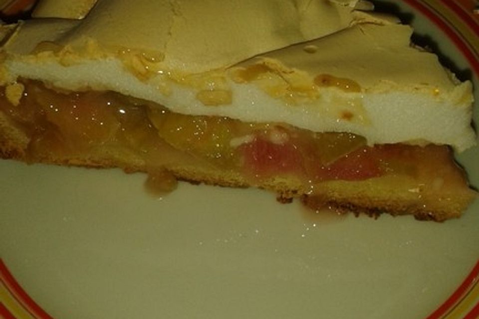 Rhabarberkuchen mit Vanillepudding und Baiser