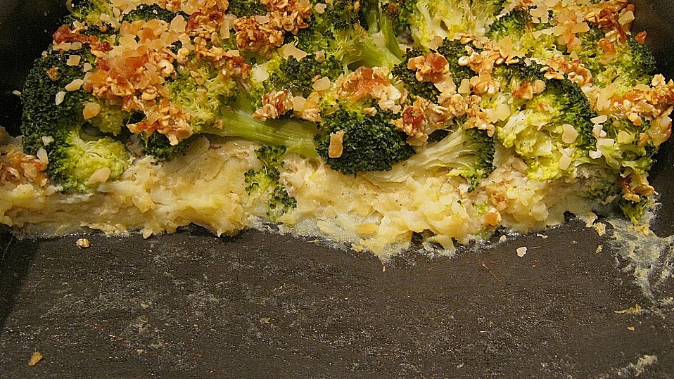 Brokkoliauflauf mit Mandel - Haferkruste Brokkoliauflauf mit Mandel - Haferkruste