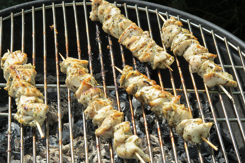 Putenspieße mit Kräutermarinade