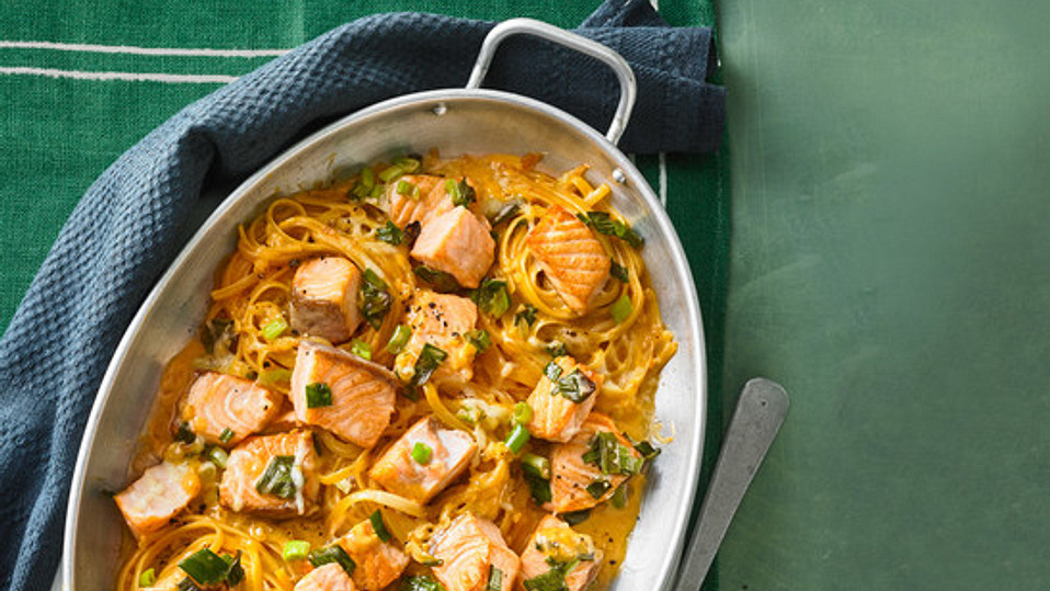 spagetti-lachs-gratin-vom-blech