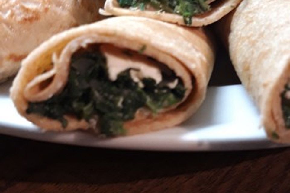 Dinkelpfannkuchen mit Spinat - Schafskäsefüllung Dinkelpfannkuchen mit Spinat - Schafskäsefüllung
