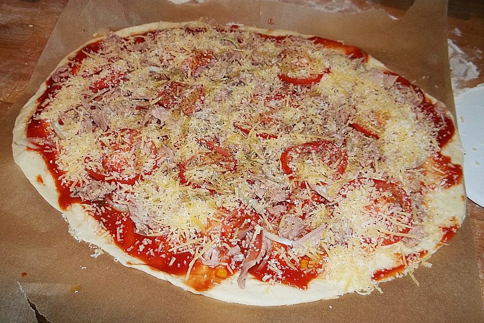 Thunfischpizza mit Schafskäse