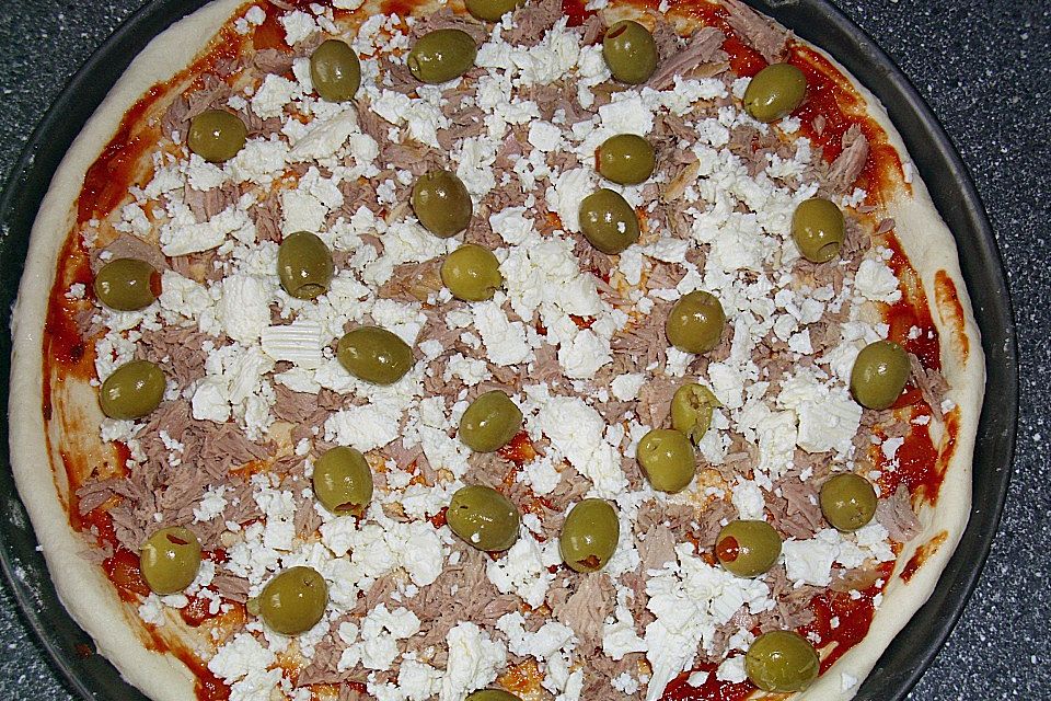 Thunfischpizza mit Schafskäse