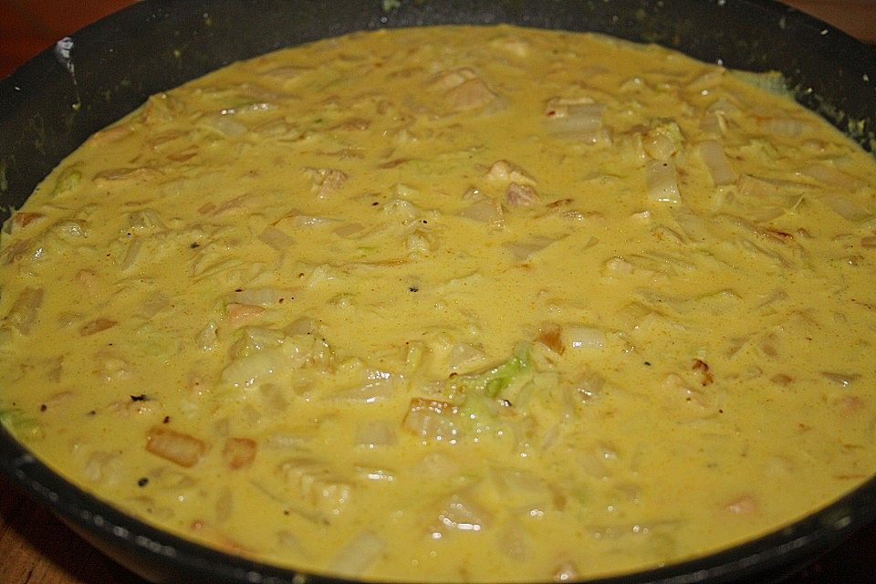 Lachsnudeln in Orangen - Curry - Sauce