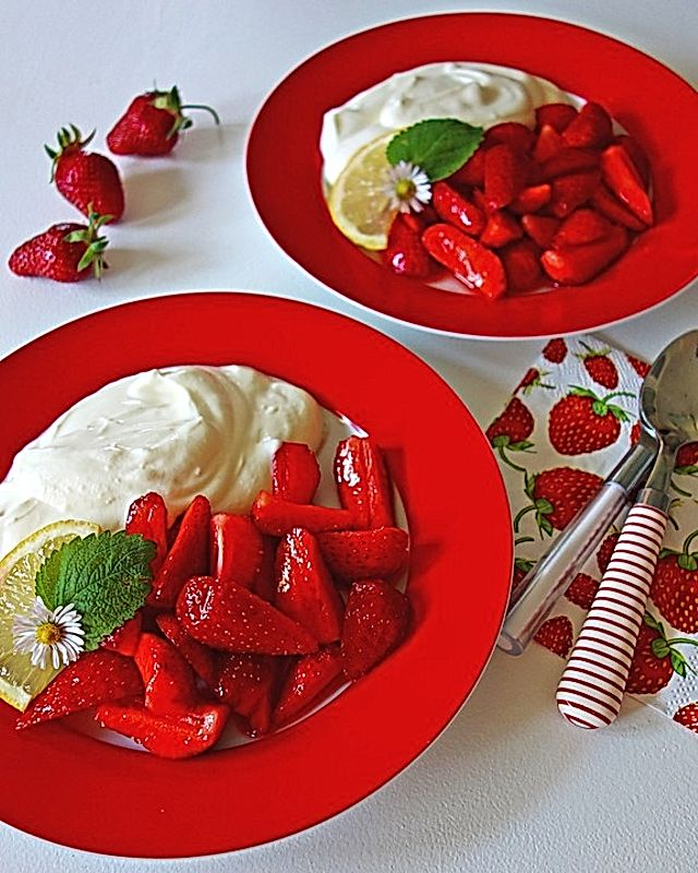 Erdbeeren mit Sahnecreme