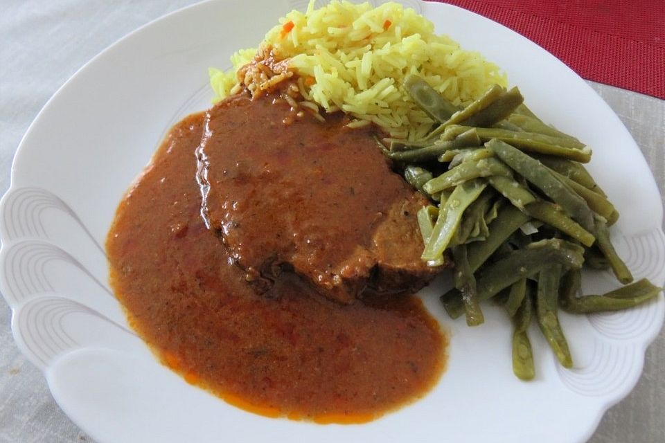 Schweinebraten mit Kartoffeln und Bohnen