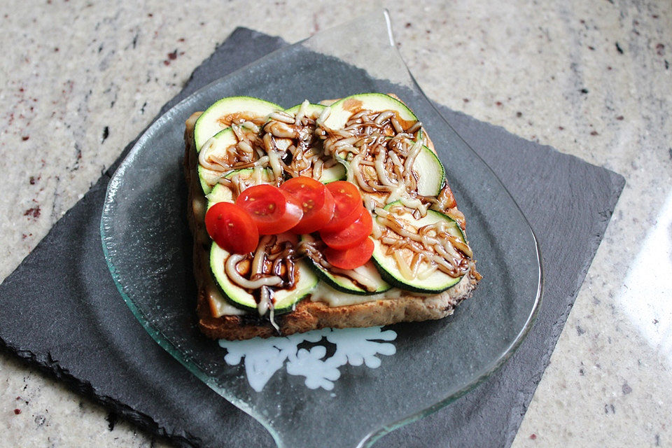 Zucchini - Schinken Brot