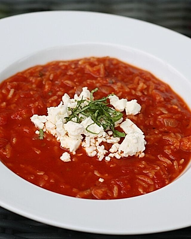 Tomatensuppe mit Feta Käse oder Schafkäse und Reis