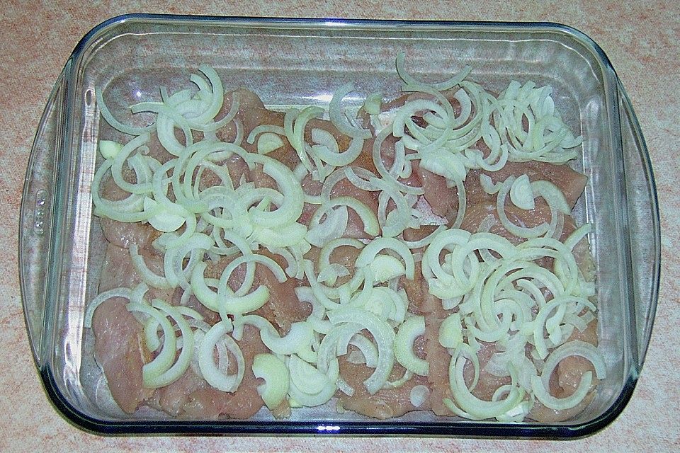 Putenschnitzel in Zwiebel - Sahne