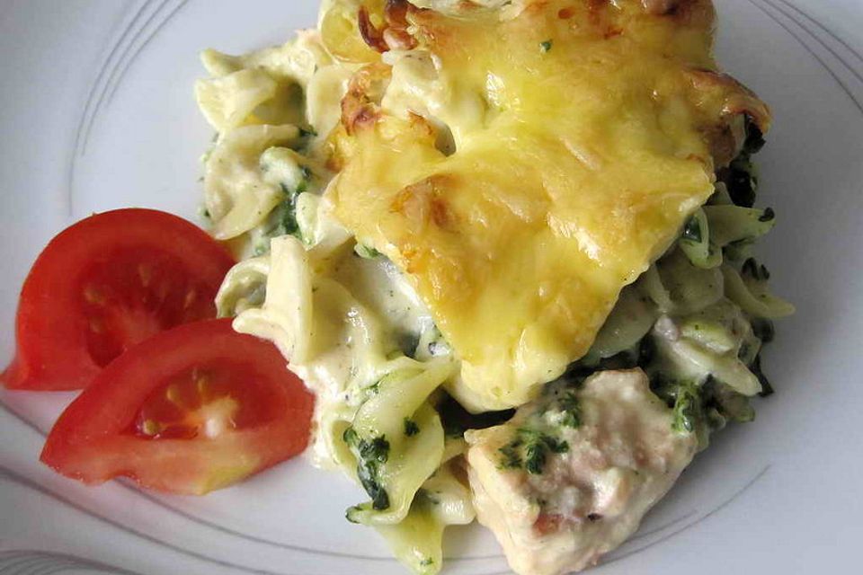 Spinatauflauf mit Fisch und Nudeln