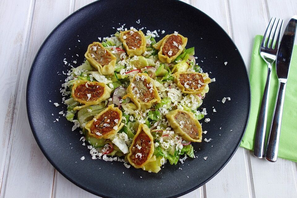 Salat mit Maultaschen