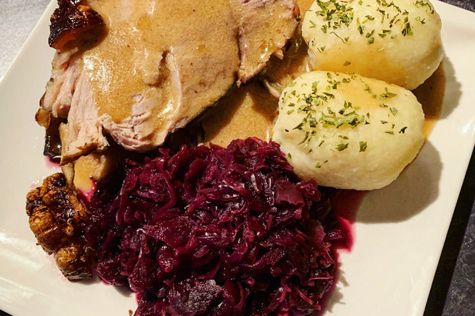 Krustenbraten vom Schwein mit extra krosser Kruste