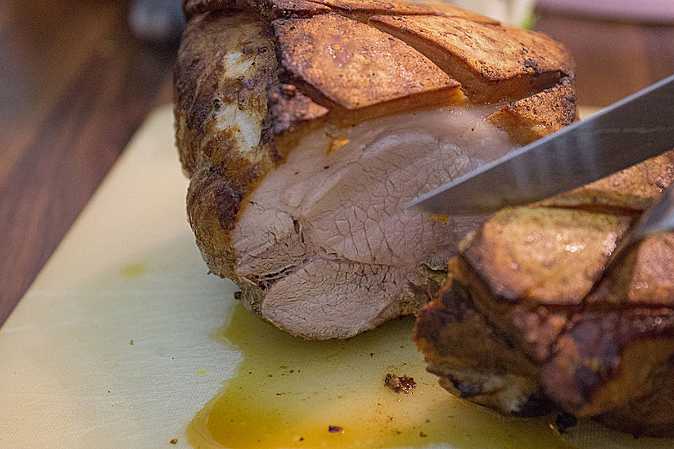 Krustenbraten vom Schwein mit extra krosser Kruste