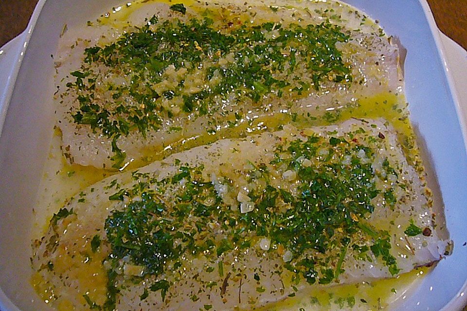 Fisch in Olivenöl-Zitronen-Sauce