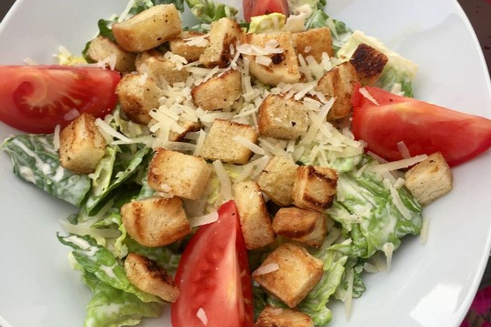 Caesar's Salad mit Parmesan - Croûtons