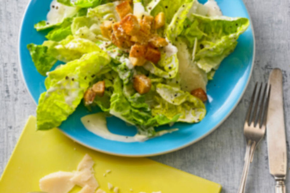 Caesar's Salad mit Parmesan - Croûtons