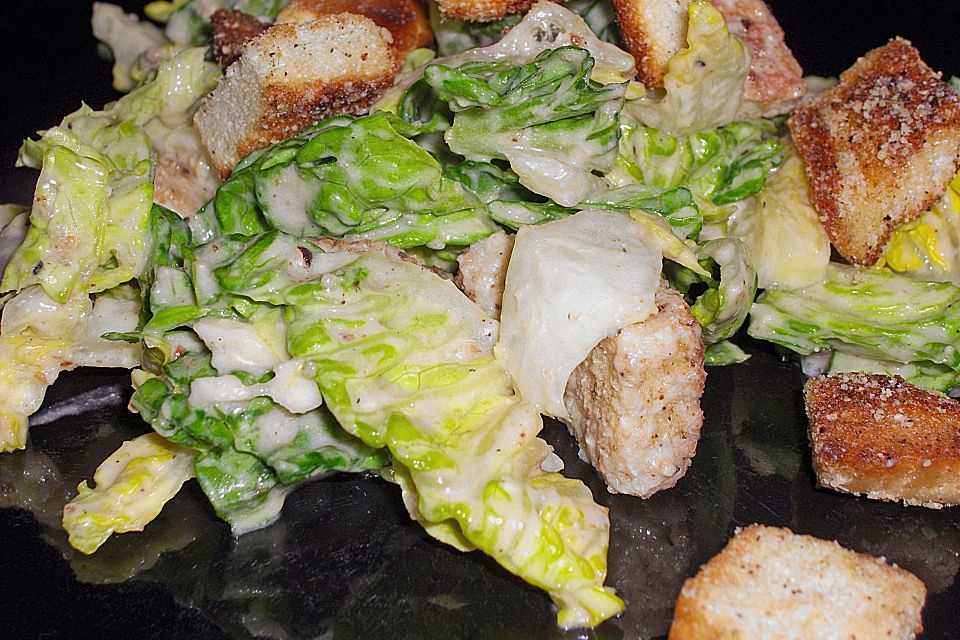 Caesar's Salad mit Parmesan - Croûtons