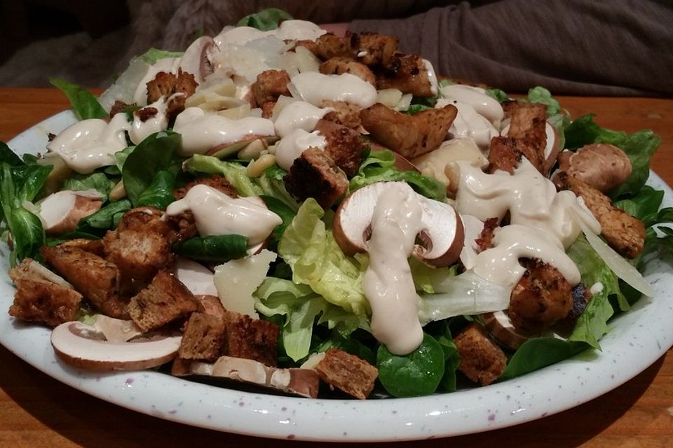 Caesar's Salad mit Parmesan - Croûtons