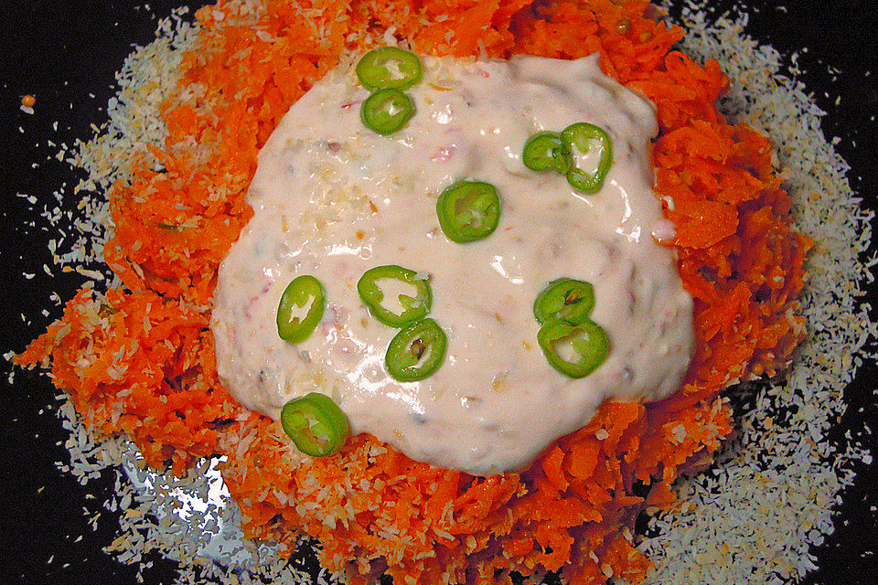 Scharfer Möhrensalat mit Joghurt - Sesam - Sauce