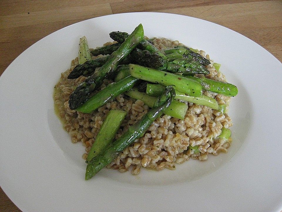 Zartweizen-Risotto mit gebratenem grünem Spargel von knulli | Chefkoch