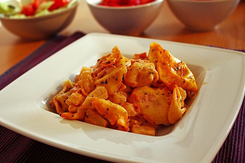 Tortellini - Auflauf mit Schinken und Ananas